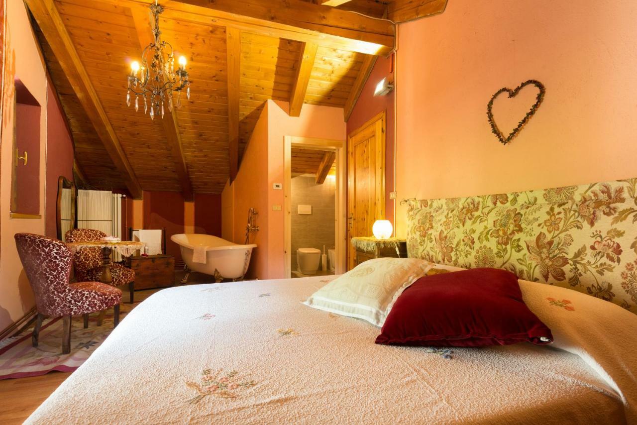 אאוסטה Quart De Lune - Boutique B&B מראה חיצוני תמונה